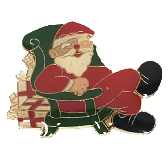 Relaxing Santa Claus Lapel Pin Christmas Holiday Vtg Holiday Decorative Xmas - Picture 1 of 3